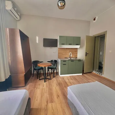 فندق Just فارنا