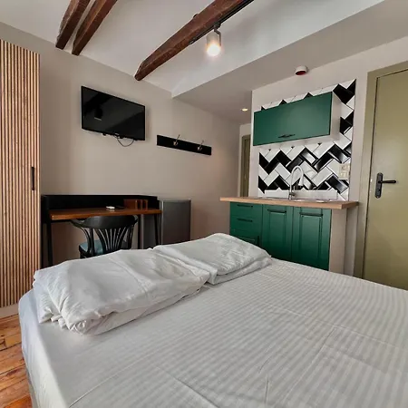 Hotel Just 2*